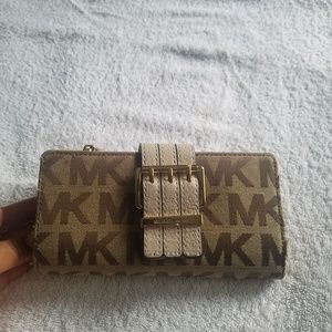 Micheal kors wallet